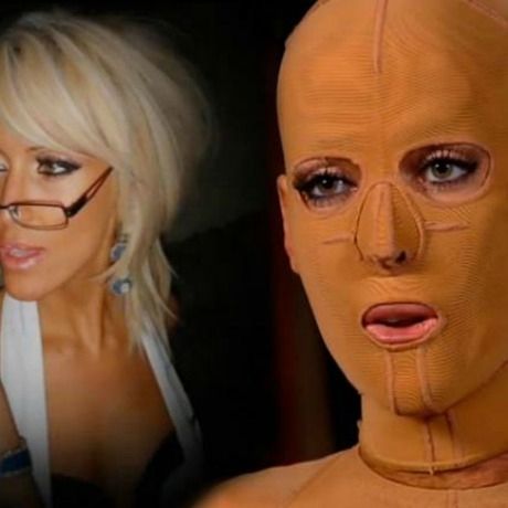 Η γυναίκα με τη μάσκα- Την έκαψαν για λόγους αντιζηλίας (pics)