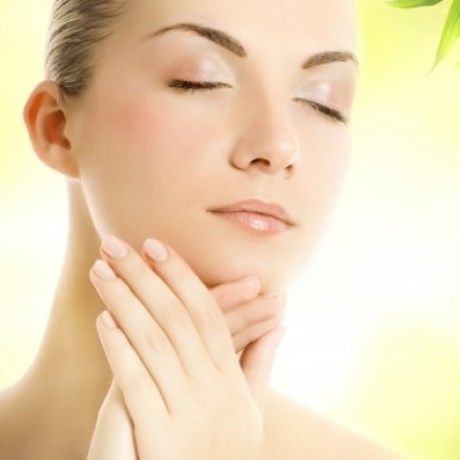 Πώς θα αποκτήσετε πιο λαμπερή επιδερμίδα