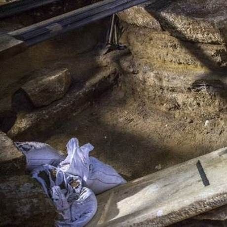 Νέες φωτογραφίες από Αμφίπολη-Υπάρχει υπόγειος θάλαμος