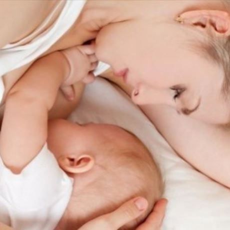 Φωτογραφία-ύμνος στον μητρικό θηλασμό! Διαβάστε το συγκλονιστικό μήνυμά της (εικόνα)
