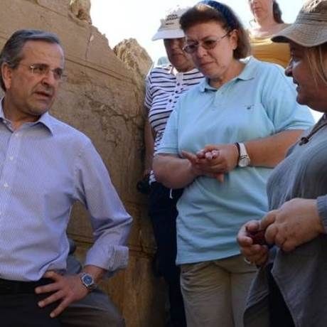 Και χίλια... περιστέρια να σου φιλούν τα χέρια