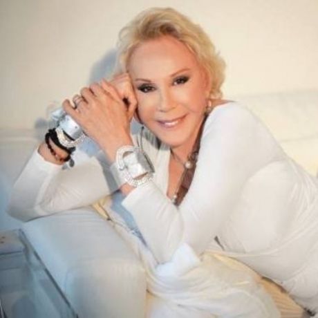 Ζώδια και αστέρια: Ζωή Λάσκαρη: Η Τοξοτίνα κλείνει τα 70 και αυτοσαρκάζεται στο Facebook