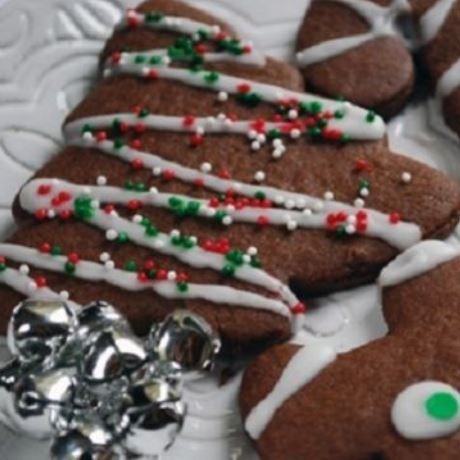 Συνταγή για σοκολατένια χριστουγεννιάτικα μπισκότα με 5 μόνο υλικά!