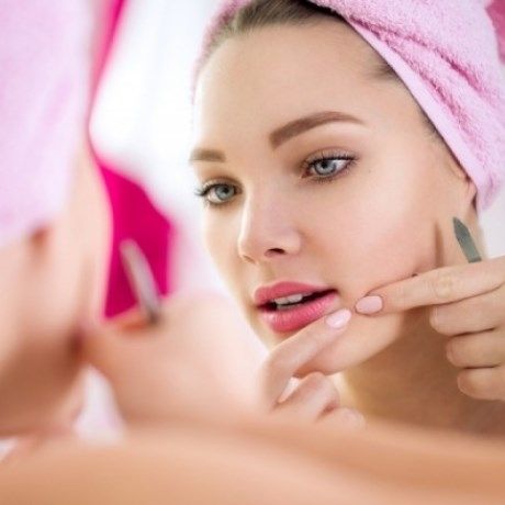 Επτά λόγοι που παρουσιάζουν έξαρση τα σπυράκια στο πρόσωπό σας