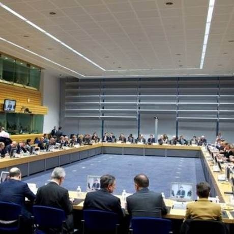 Eurogroup-Live: Aντίστροφη μέτρηση για την πιο κρίσιμη μάχη της Ελλάδας