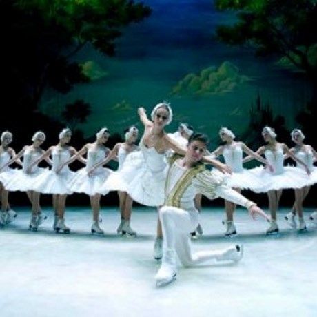 Η Λίμνη των Κύκνων από το St Petersburg State Ice Ballet στο Θέατρο Badminton