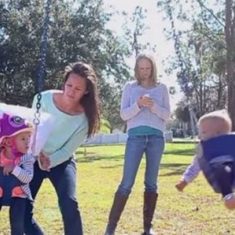 Οι δύο τύποι μαμάδων: Η χαλαρή και η υπερβολική! (βίντεο)