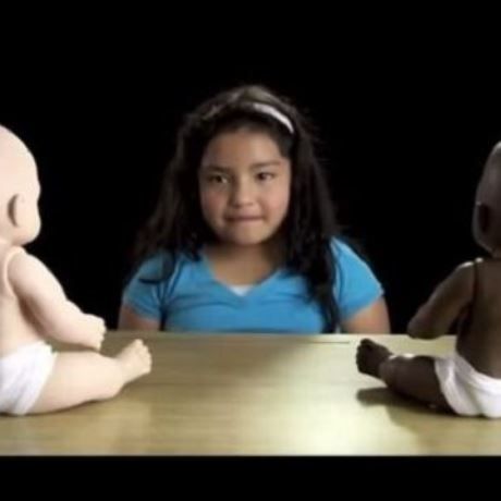 Ένα συγκλονιστικό βίντεο- πείραμα κατά του ρατσισμού που όλοι οι γονείς πρέπει να δoυν