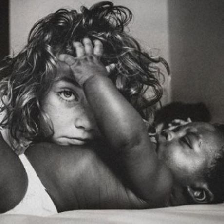 Οι τρυφερές φωτογραφίες αυτού του υιοθετημένου μωρού μαρτυρούν τη δύναμη της αγάπης