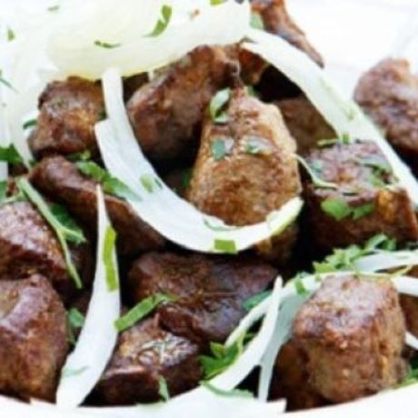 Κωνσταντινουπολίτικα συκωτάκια με σουμάκι και ντομάτα