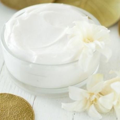 Φτιάξτε τη δική σας χειροποίητη ενυδατική κρέμα για το σώμα με 4 μόνο υλικά!