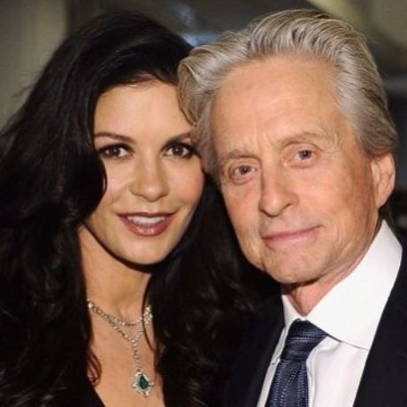 Τζόουνς - Ντάγκλας: Η σπάνια οικογενειακή εμφάνιση με τα παιδιά τους