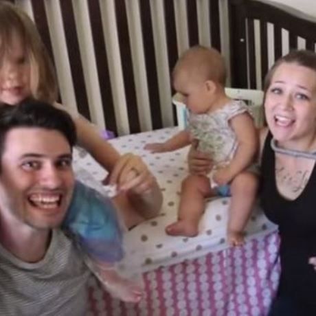 Σε λίγους μήνες θα γίνουν γονείς και σκέφτηκαν τον πιο πρωτότυπο τρόπο να το ανακοινώσουν!