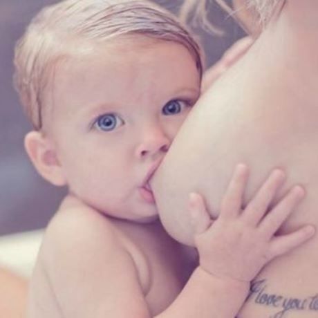 Αυτές είναι οι φωτογραφίες μητρότητας και γέννας, που το Instagram διέγραψε και απαγόρευσε