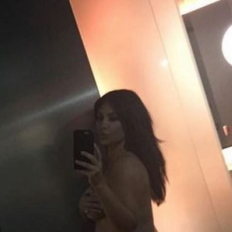 Η Κιμ Καρντάσιαν, ποζάρει γυμνή για να αποδείξει ότι είναι έγκυος! (εικόνα)