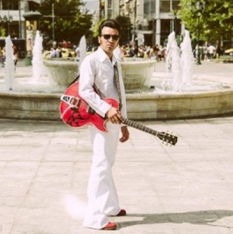 Ο Γιώργος Ζερβός επιστρέφει με τον Elvis στην ταράτσα του Gazarte