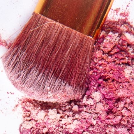 Σπασμένη σκιά ή πούδρα; Όχι πια