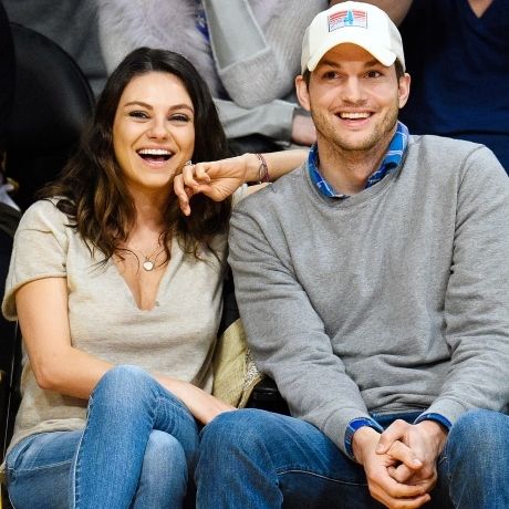 Wow: Πρέπει να δείτε αυτή την εμφάνιση του Ashton Kutcher & της Mila Kunis!