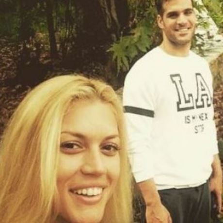 Βάσω Κολλιδά-Γιάννης Εμμανουηλίδης: Δείτε το ερωτευμένο ζευγάρι αγκαλιασμένο