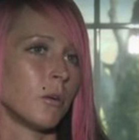 Αυτή η γυναίκα πήγε να πεθάνει από κάτι που κάνουν όλες οι γυναίκες και τα μικρά κορίτσια