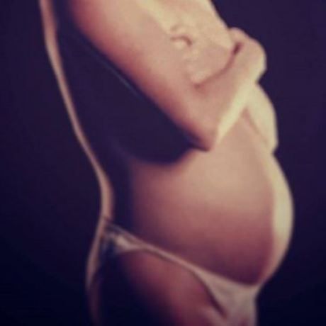 Διάσημη ηθοποιός δημοσίευσε γυμνή της φωτογραφία από την περίοδο που ήταν έγκυος!