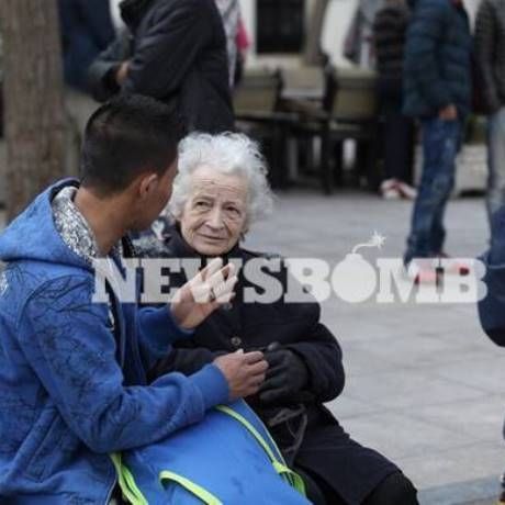 Αποκλειστικό: 'Η συγκλονιστική ιστορίας μιας γιαγιάς στην Αθήνα που φιλοξενεί πρόσφυγες...