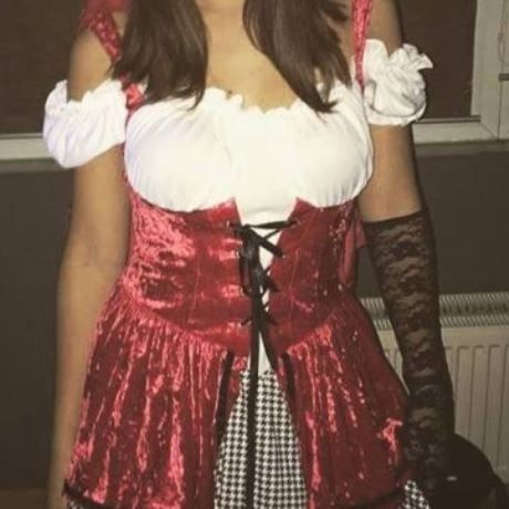 Και όμως, αυτή η κοκκινοσκουφίτσα είναι κόρη γνωστής Ελληνίδας παρουσιάστριας! (εικόνες)