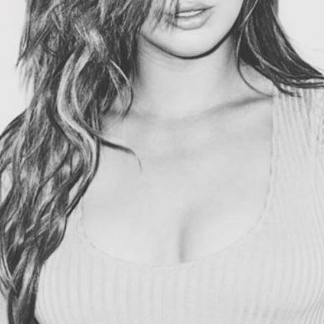 Κόρη γνωστών ηθοποιών ποζάρει γυμνή... και δεν είναι η πρώτη φορά! (εικόνες)