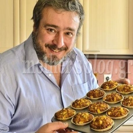 Muffins με μήλο, σταφίδες και Βιτάμ από τον Γιώργο Γεράρδο!