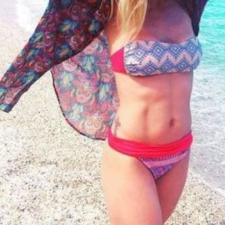 Ελληνίδα παρουσιάστρια με παιδιά, τρέλανε το Instagram με το κορμί της!