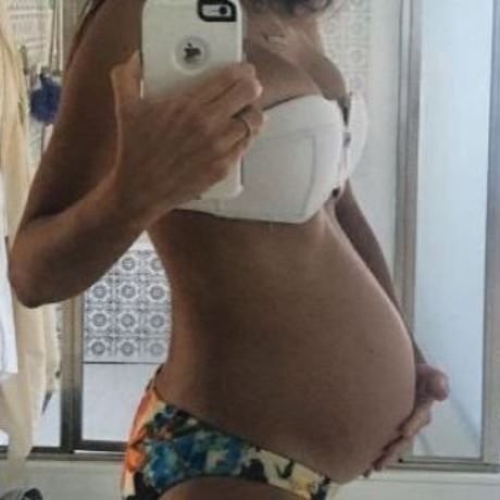 Selfie με φουσκωμένη κοιλίτσα η…