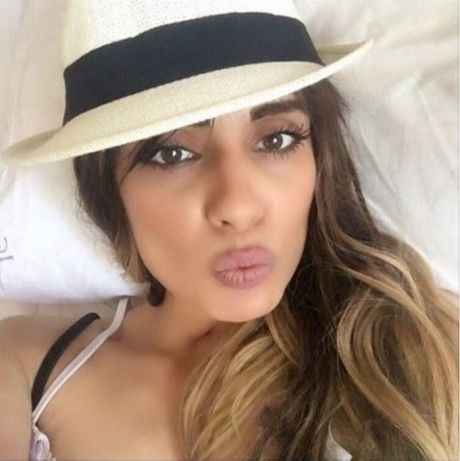 Αρναούτη:Έτσι είναι, πέντε μήνες μετά το τροχαίο–Όλη η αλήθεια για την selfie στο facebook