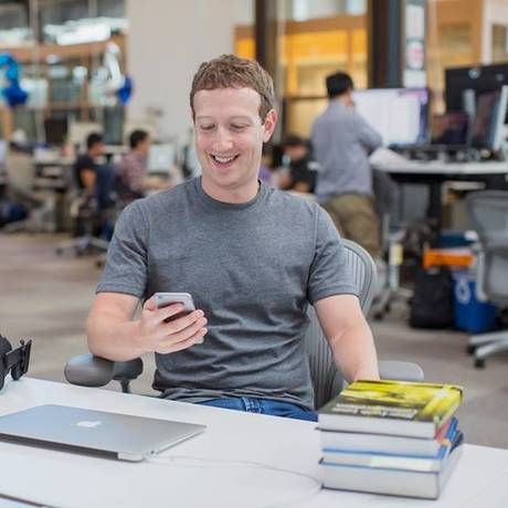 Πόσα δισεκατομμύρια δολάρια κέρδισε ο Mr. Facebook σε μία ώρα;