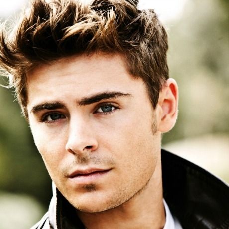 Δείτε τις πρώτες φωτογραφίες του Zac Efron μετά το ατύχημα με το σπασμένο σαγόνι
