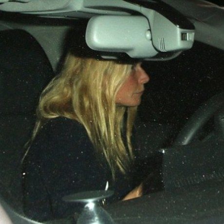 Που πάει μόνη της μες στη μαύρη νύχτα η Gwyneth Paltrow;