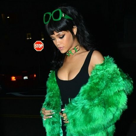Η Rihanna στα... πράσινα σε μια ακόμη εκκεντρική εμφάνισή της! Hot or Not;