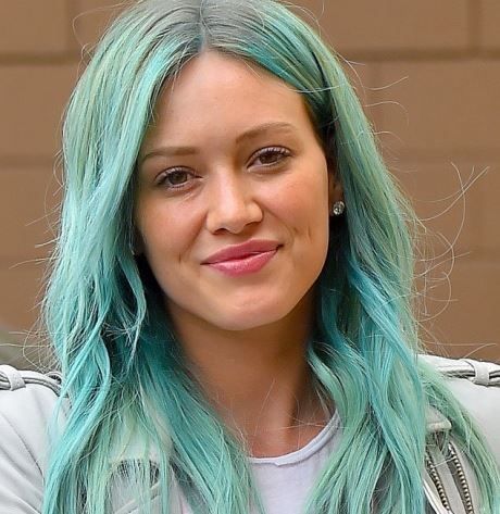 Hilary Duff: Δε θα πιστεύετε από πού εμπνεύστηκε το νέο χρώμα των μαλλιών της!