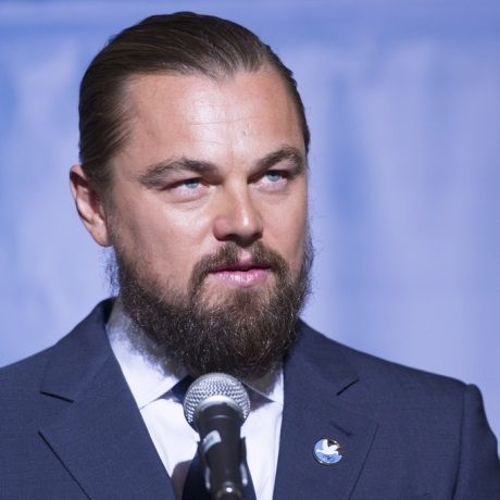 Σοβαρά τα πράγματα! Χεράκι- χεράκι με τη νέα του αγαπημένη ο Leonardo DiCaprio!