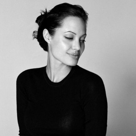 Πωλείται το σπίτι που μεγάλωσε η Angelina Jolie. Δείτε το!