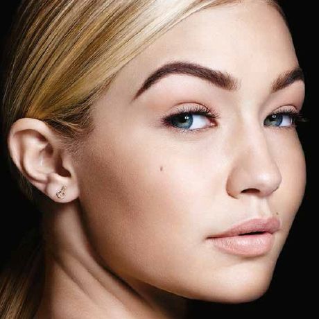Gigi Hadid: Μας δείχνει πώς «γεμίζει» τα φρύδια της σε 3 βήματα!