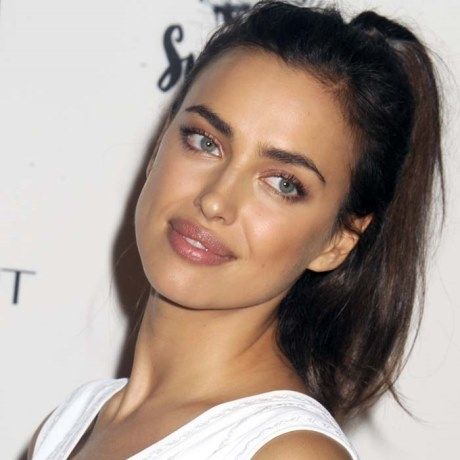 H Irina Shayk πήρε μερικά κιλάκια και δείχνει πια κάπως έτσι με μαγιό!