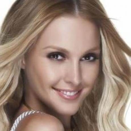 Βάσεις 2014: Περήφανη μαμά η Τάμτα – Πέρασε η κόρη της