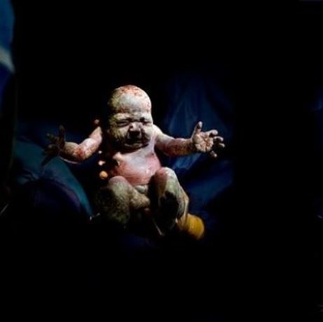 Συγκλονιστικό: Μοναδικά πορτρέτα μωρών λίγα δευτερόλεπτα μετά τη γέννησή τους (εικόνες)