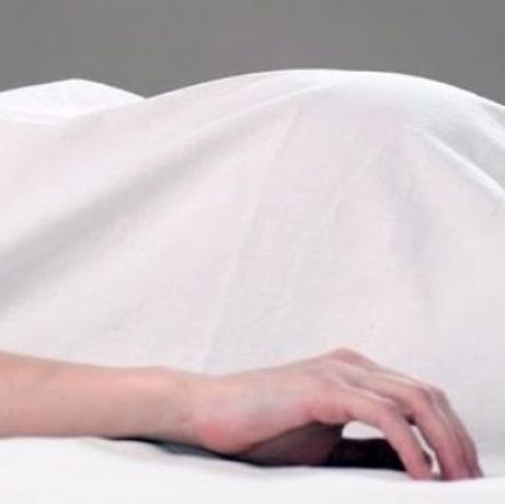 Είχε πεθάνει αλλά μόλις γέννησε το μωρό της, η καρδιά της άρχισε και πάλι να χτυπά!