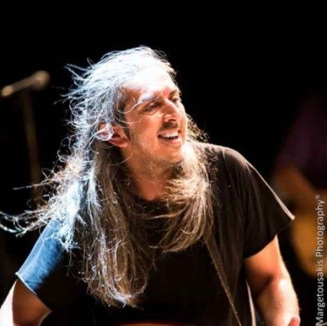 Sold out και οι τρεις συναυλίες του Γιάννη Χαρούλη στο Θέατρο Βράχων