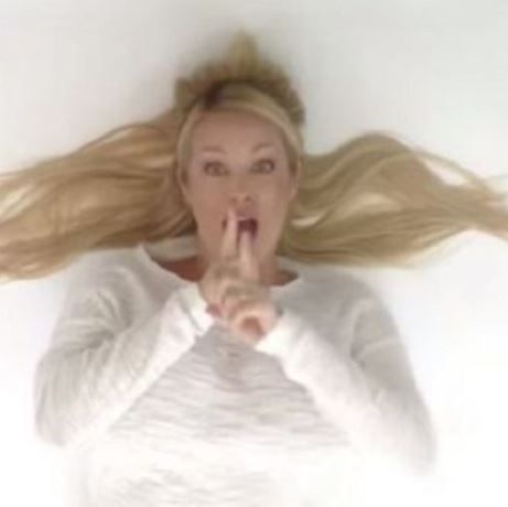 Το βίντεο που έγινε viral! Δείτε πώς ανακοίνωσε την εγκυμοσύνη της αυτή η γυναίκα!