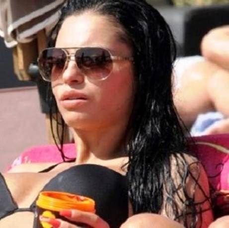 Το… καυτό μαγιό της Δήμητρας (photos)