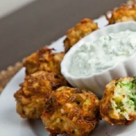 Συνταγή για μαμαδίστικους κολοκυθοκεφτέδες φούρνου