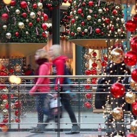 Εορταστικό ωράριο καταστημάτων – Ποιες μέρες θα παραμείνουν ανοιχτά