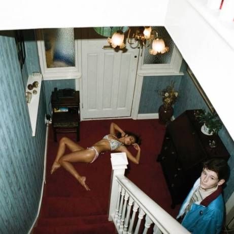 O Γιώργος Λάνθιμος φωτογραφίζει τη σαγήνη της Taylor Hill με μαγιό